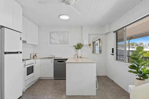 Alex Beachside Pet Friendly 2 Bed Apartment - Accommodation Whitsundays 3