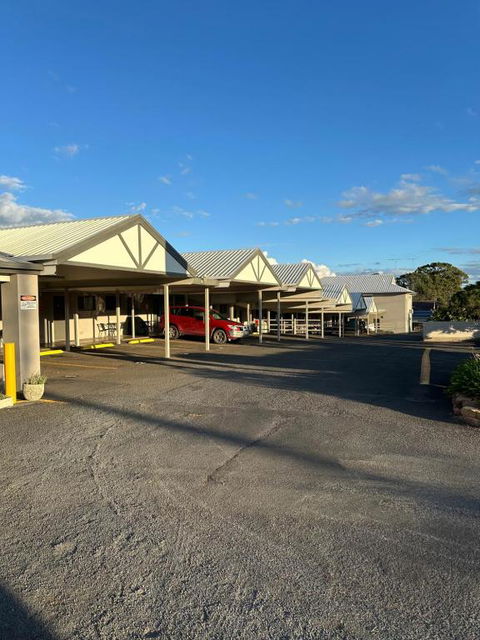 Allan Cunningham Motel - Accommodation Whitsundays 1