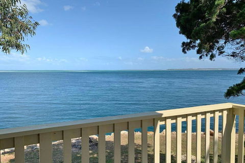 ALLIES PLACE - Accommodation Whitsundays 0