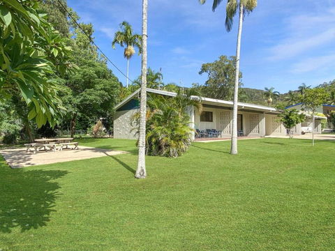 Alma Bay Holiday Unit 2 - Accommodation Whitsundays 0