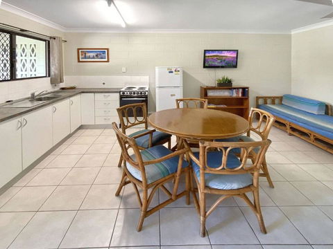 Alma Bay Holiday Unit 2 - Accommodation Whitsundays 4