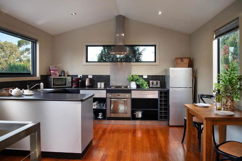 Alofi - Accommodation Whitsundays 3