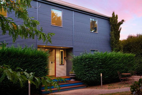 Alofi - Accommodation Whitsundays 2