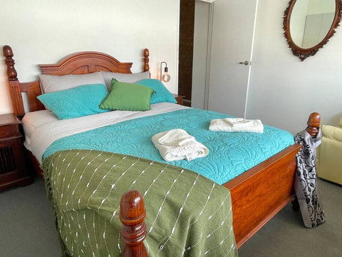 Aloha Adelaide - Accommodation Whitsundays 0