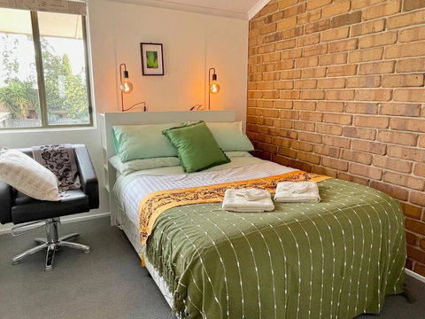 Aloha Adelaide - Accommodation Whitsundays 1