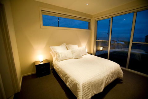 Aloha Beachfront Port Fairy - Accommodation Whitsundays 3