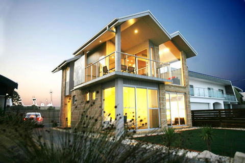 Aloha Beachfront Port Fairy - Accommodation Whitsundays 0