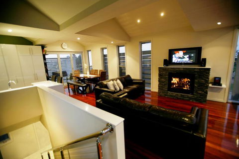 Aloha Beachfront Port Fairy - Accommodation Whitsundays 2