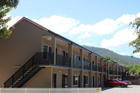 Alpine Hotel Bright - Accommodation Whitsundays 1