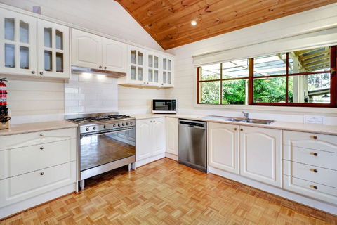 Alpine Sadler Retreat - Accommodation Whitsundays 2
