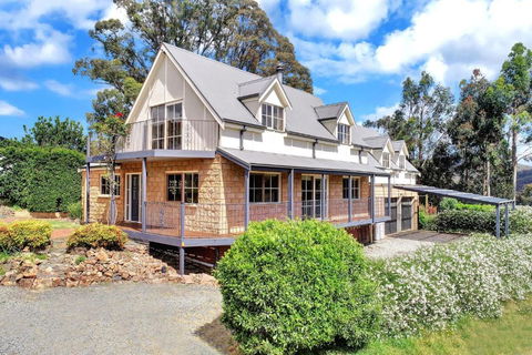 Alpine Sadler Retreat - Accommodation Whitsundays 0