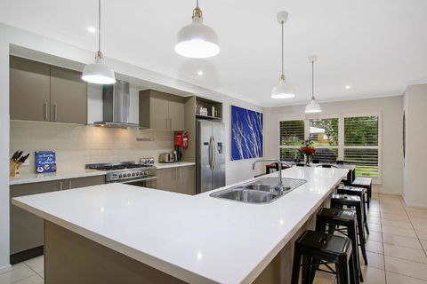 Always Bright - A Bright Escape - Accommodation Whitsundays 4