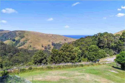 Alyeska Loft - Apollo Bay Studio Loft Apartment - Accommodation Whitsundays 3