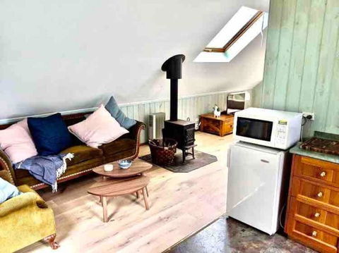 Alyeska Loft - Apollo Bay Studio Loft Apartment - Accommodation Whitsundays 4