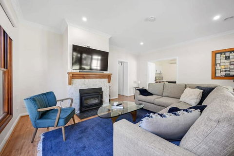 Amarde - Contemporary Heritage Fusion, Fireplace - Accommodation Whitsundays 1