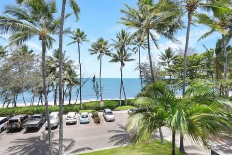 Amaroo - Luxury Apartment Overlooking The Coral Sea - Accommodation Whitsundays 2