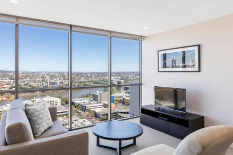 Amazing 2BR Delicate Apt, 1min To Train Station - Accommodation Whitsundays 2