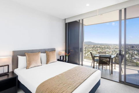 Amazing 2BR Delicate Apt, 1min To Train Station - Accommodation Whitsundays 3