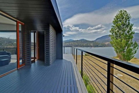 AMAZING 5-Star WATERFRONT RETREAT ON THE RIVERWALK - Accommodation Whitsundays 0