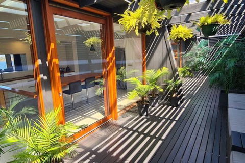AMAZING 5-Star WATERFRONT RETREAT ON THE RIVERWALK - Accommodation Whitsundays 4