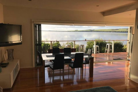 Amazing Ansons Bay Absolute Waterfront Beach House - Accommodation Whitsundays 0