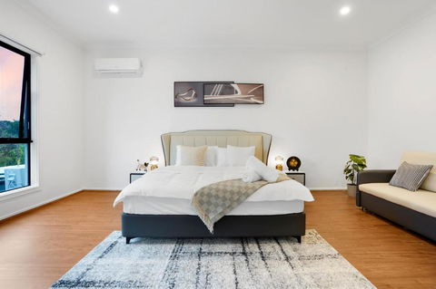 Amazing Backyard - MAX Entertain Beachside Retreat - Accommodation Whitsundays 3