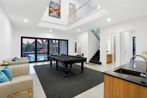 Amazing Backyard - MAX Entertain Beachside Retreat - Accommodation Whitsundays 2