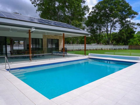 Amazing House Big Swimming Pool BBQ - Accommodation Whitsundays 1
