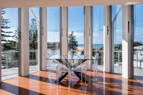 Amazing Currimundi Lakefront Ocean Penthouse - Accommodation Whitsundays 0