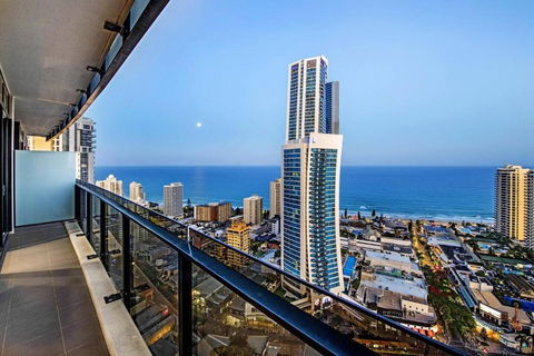 Amazing Location At Circle On Cavill - One Bedroom Self Contained Apartments - Privately Managed - Accommodation Whitsundays 0