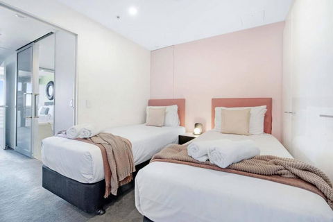 Amazing Location At Circle On Cavill - One Bedroom Self Contained Apartments - Privately Managed - Accommodation Whitsundays 4
