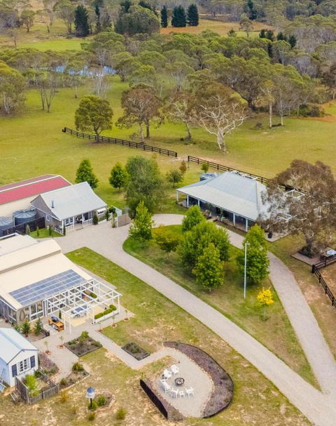 Amberlea Homestead & Cottage - Accommodation Whitsundays 0