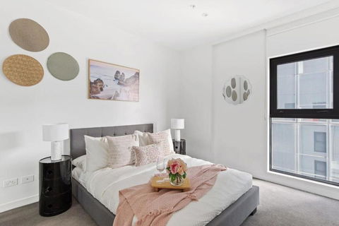 An Amazing 2BR Apt With City Views In Southbank - Accommodation Whitsundays 1