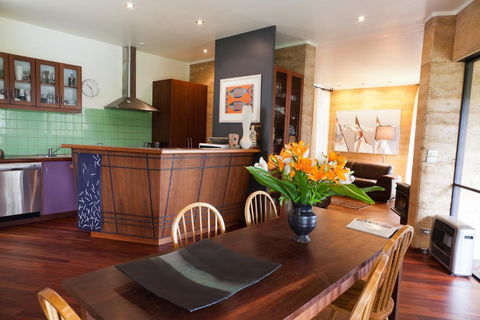 Anagama House & Studio - Accommodation Whitsundays 0