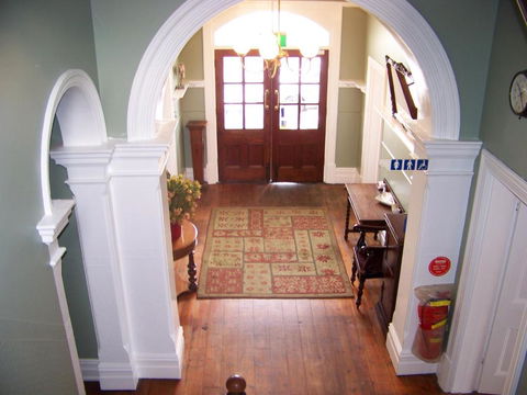 Anchorage Seafront Hotel - Accommodation Whitsundays 2