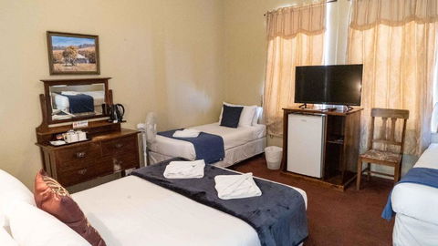 Anchorage Seafront Hotel - Accommodation Whitsundays 3