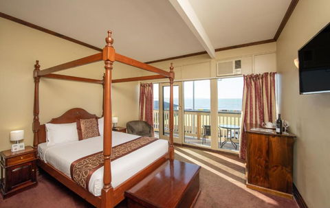 Anchorage Seafront Hotel - Accommodation Whitsundays 1
