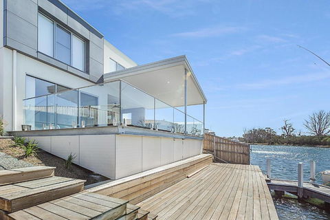 Anchored - Accommodation Whitsundays 0