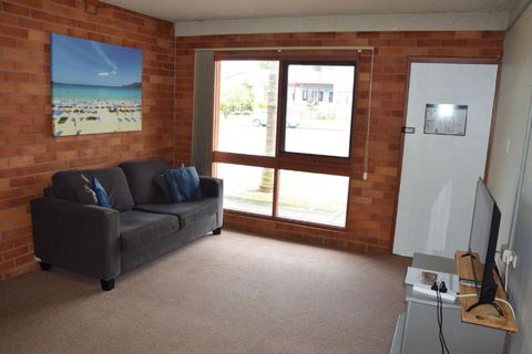 Anglers Lodge 4 - Bring Your Own Linen - Accommodation Whitsundays 3