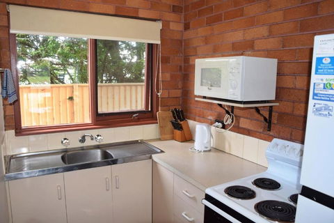 Anglers Lodge 4 - Bring Your Own Linen - Accommodation Whitsundays 0