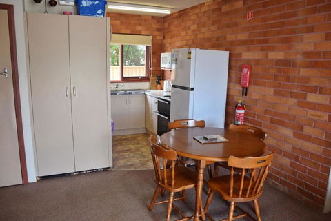 Anglers Lodge 4 - Bring Your Own Linen - Accommodation Whitsundays 2