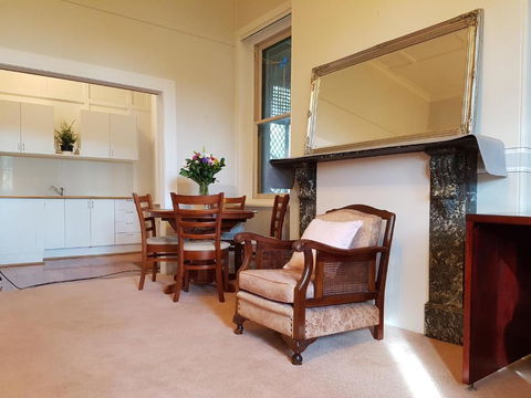 Anglesey House Iconic Forbes CBD Heritage Home - Accommodation Whitsundays 2