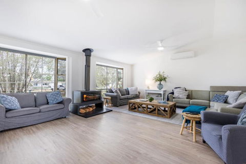 Anglesey - Pet Friendly With Pool & Tennis Court - 4 Mins Walk To Beach - Accommodation Whitsundays 2