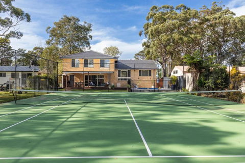 Anglesey - Pet Friendly With Pool & Tennis Court - 4 Mins Walk To Beach - Accommodation Whitsundays 3