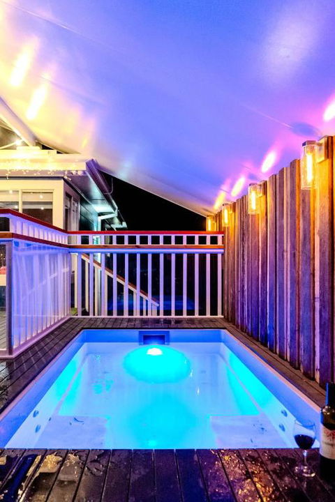 Anna Bay Beach House With Plunge Pool, Air Hockey, PS4, Close To Shops - Accommodation Whitsundays 3