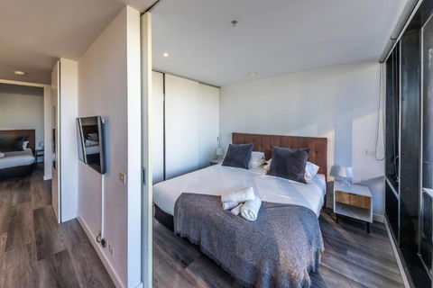 Aura2107, 2 Bedroom Apartment With Balcony, Stunning Yarra River And City Views - Accommodation Whitsundays 4