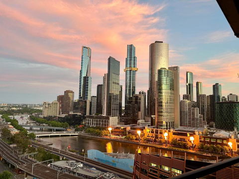 Aura2107, 2 Bedroom Apartment With Balcony, Stunning Yarra River And City Views - Accommodation Whitsundays 2