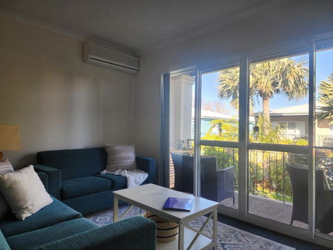 Apartment In Apollo Quays Resort With Shared Jetty - Accommodation Whitsundays 4