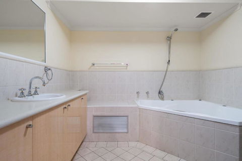 Apartment On William In CBD - 2 Bed 2 Bath Wi-Fi - Accommodation Whitsundays 4