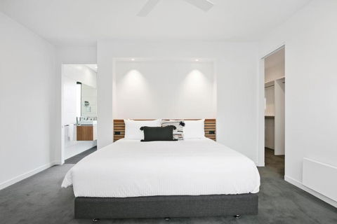 Apollo Bay Beach House - Accommodation Whitsundays 3